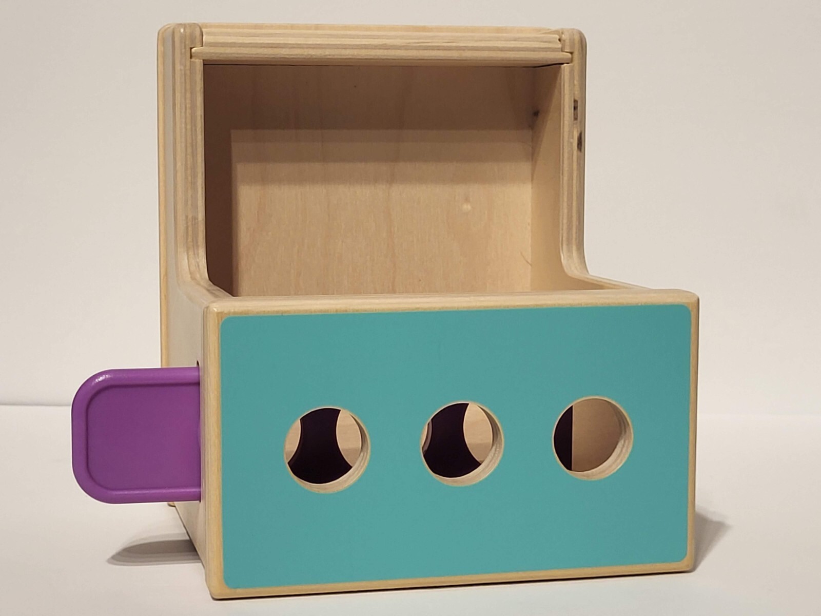 LOVEVERY Wooden Peg Drop Box – NO PEGS – The Thinker Play Kit – 11 – 12 Months